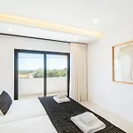 Veiga - Luxury Modern Design With Large Beautiful Garden *