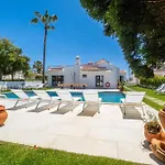 Дом отдыха Veiga - Luxury Modern Design With Large Beautiful Garden *