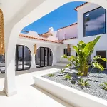 بيت للعطل Veiga - Luxury Modern Design With Large Beautiful Garden البوفيرا