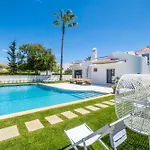 بيت للعطل Veiga - Luxury Modern Design With Large Beautiful Garden *