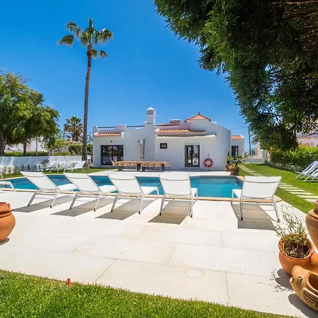 別荘 Veiga - Luxury Modern Design With Large Beautiful Garden *