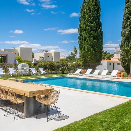 בית נופש Veiga - Luxury Modern Design With Large Beautiful Garden