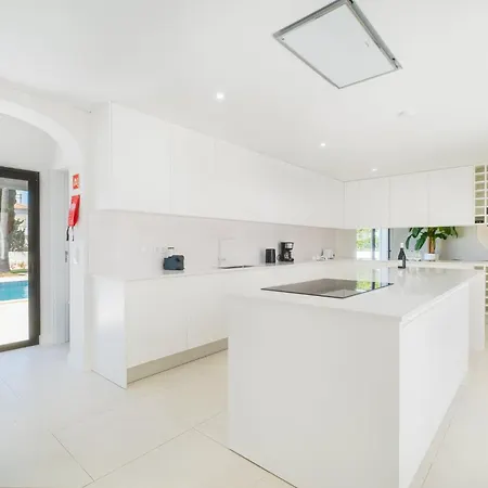 בית נופש Veiga - Luxury Modern Design With Large Beautiful Garden *