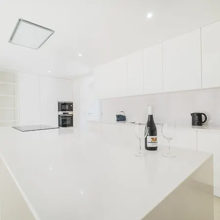 בית נופש Veiga - Luxury Modern Design With Large Beautiful Garden *