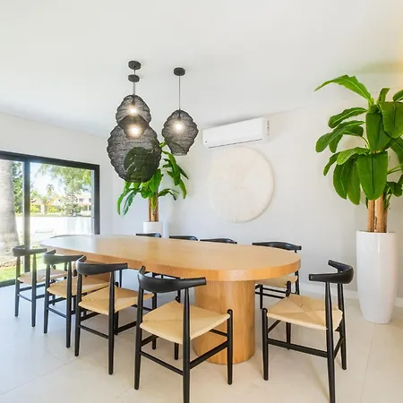 בית נופש Veiga - Luxury Modern Design With Large Beautiful Garden *