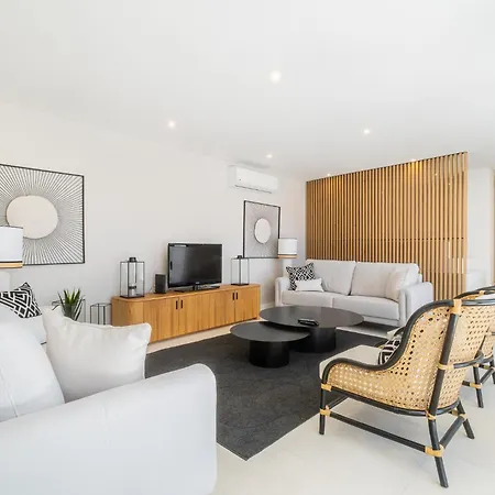 Veiga - Luxury Modern Design With Large Beautiful Garden Tatil Evi *