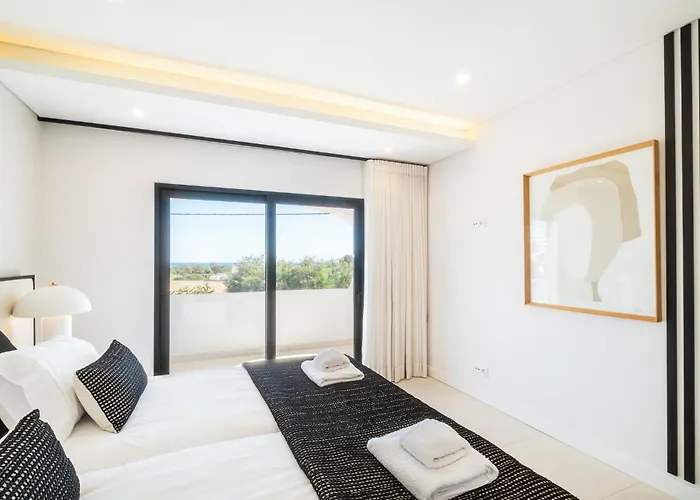 Veiga - Luxury Modern Design With Large Beautiful Garden *