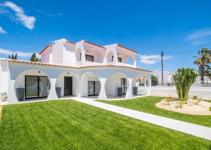 Prázdninový dům Veiga - Luxury Modern Design With Large Beautiful Garden Albufeira