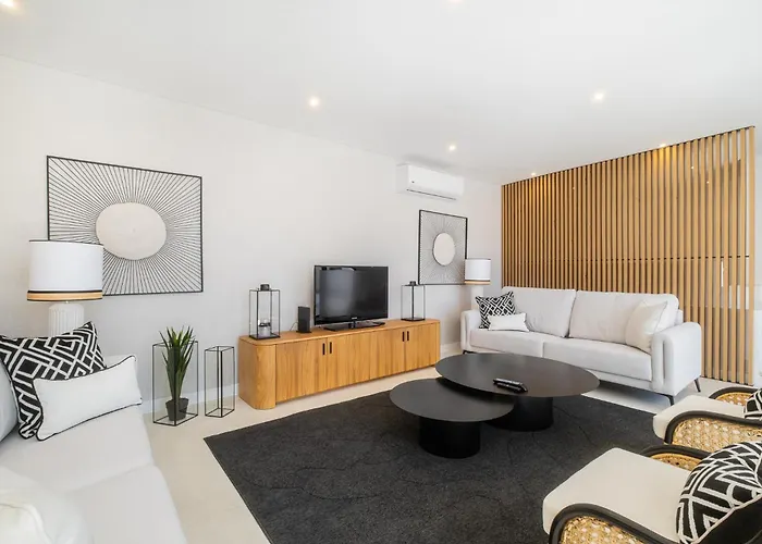 Prázdninový dům Veiga - Luxury Modern Design With Large Beautiful Garden