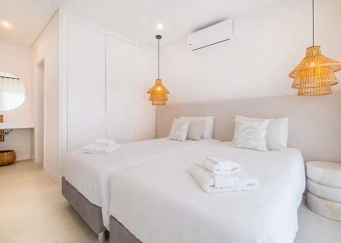 Veiga - Luxury Modern Design With Large Beautiful Garden Prázdninový dům *