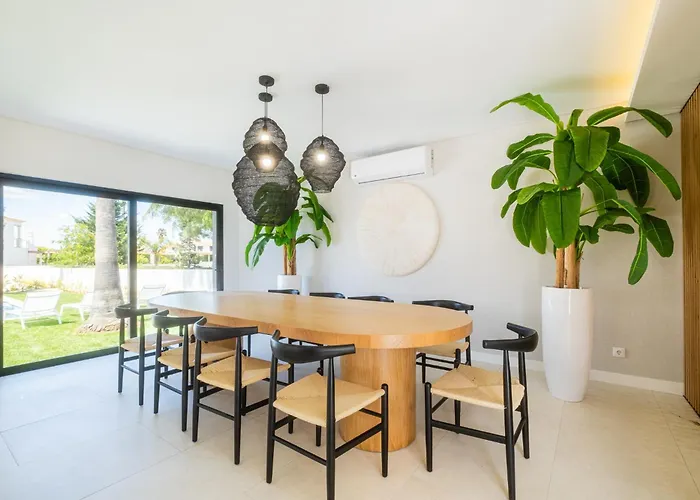 Prázdninový dům Veiga - Luxury Modern Design With Large Beautiful Garden *