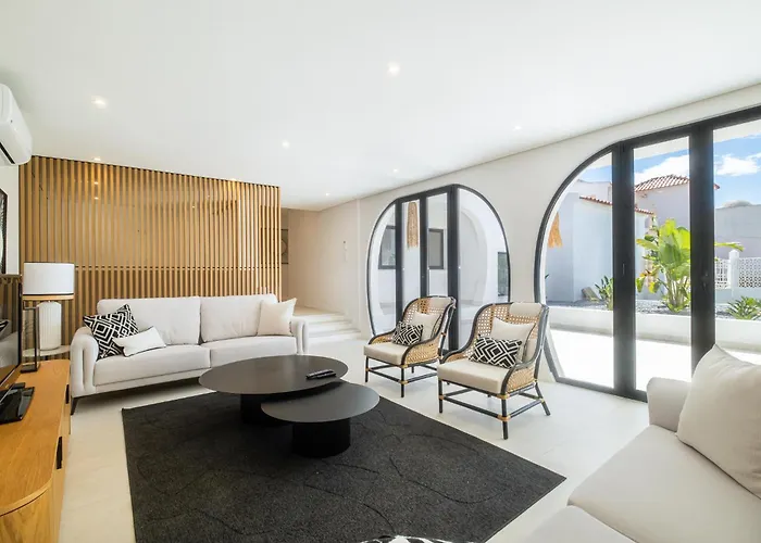 Prázdninový dům Veiga - Luxury Modern Design With Large Beautiful Garden Albufeira