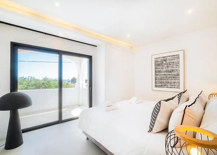 Veiga - Luxury Modern Design With Large Beautiful Garden Prázdninový dům