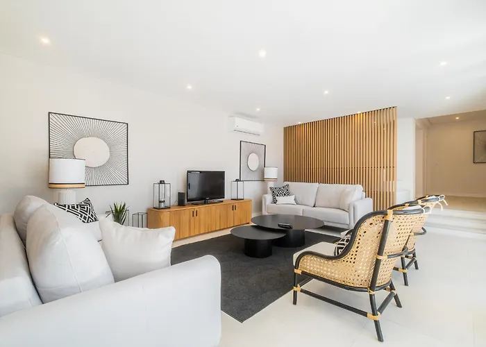 Veiga - Luxury Modern Design With Large Beautiful Garden Prázdninový dům *